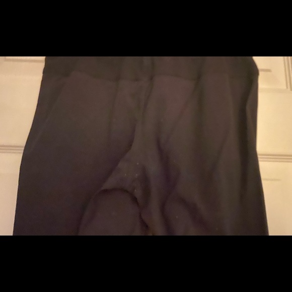 Avviva girls studio pants. Slight piling on set and waistband. Smoke free - Picture 4 of 4